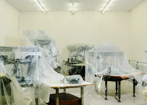 Nel quasi invisibile artwork